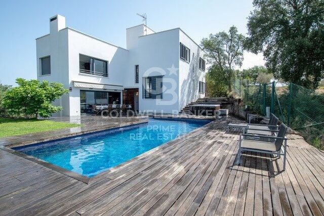 Contemporary villa for sale in resindencial Begur