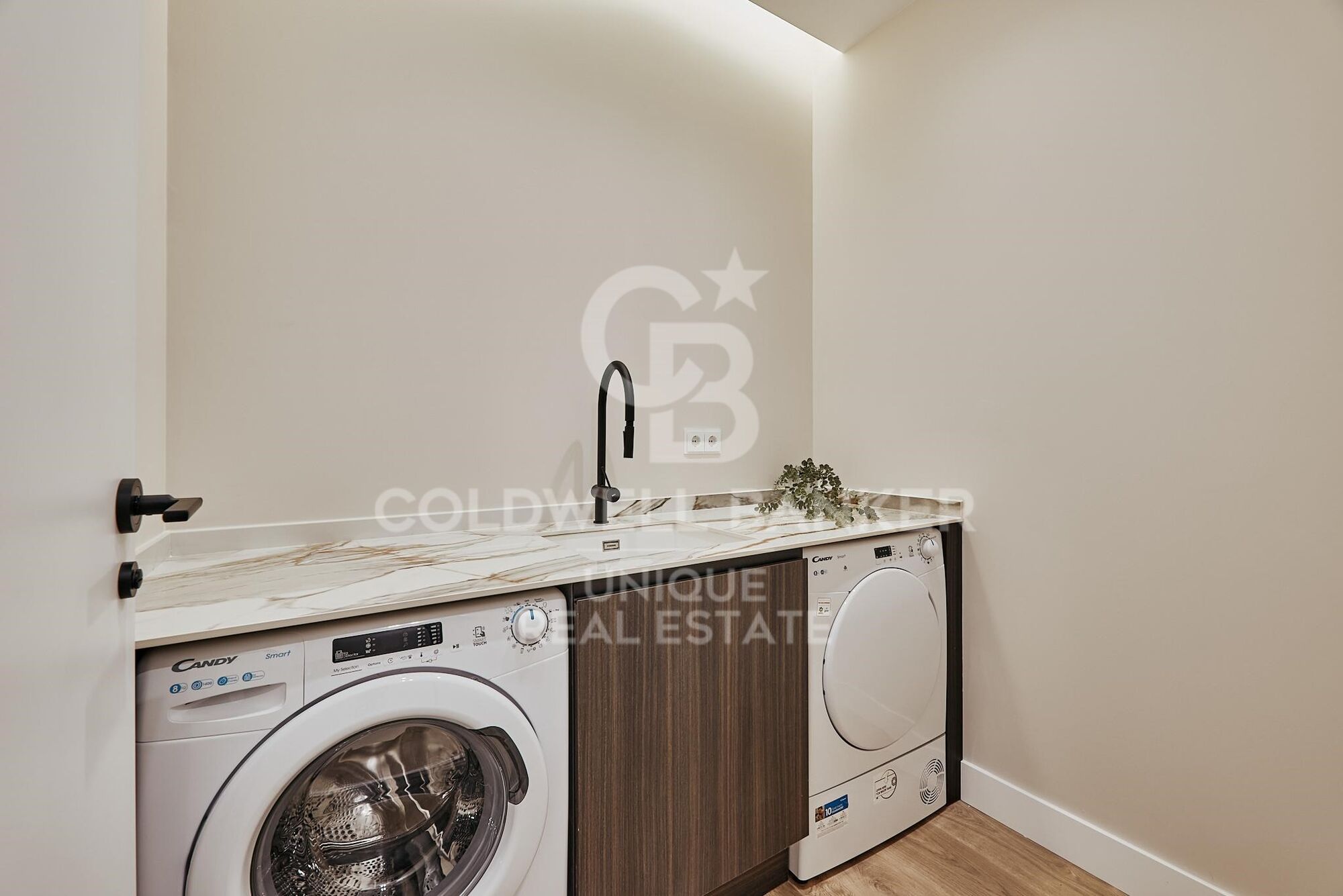 Brand new flat with 3 bedrooms and large terrace in Castellana, Madrid