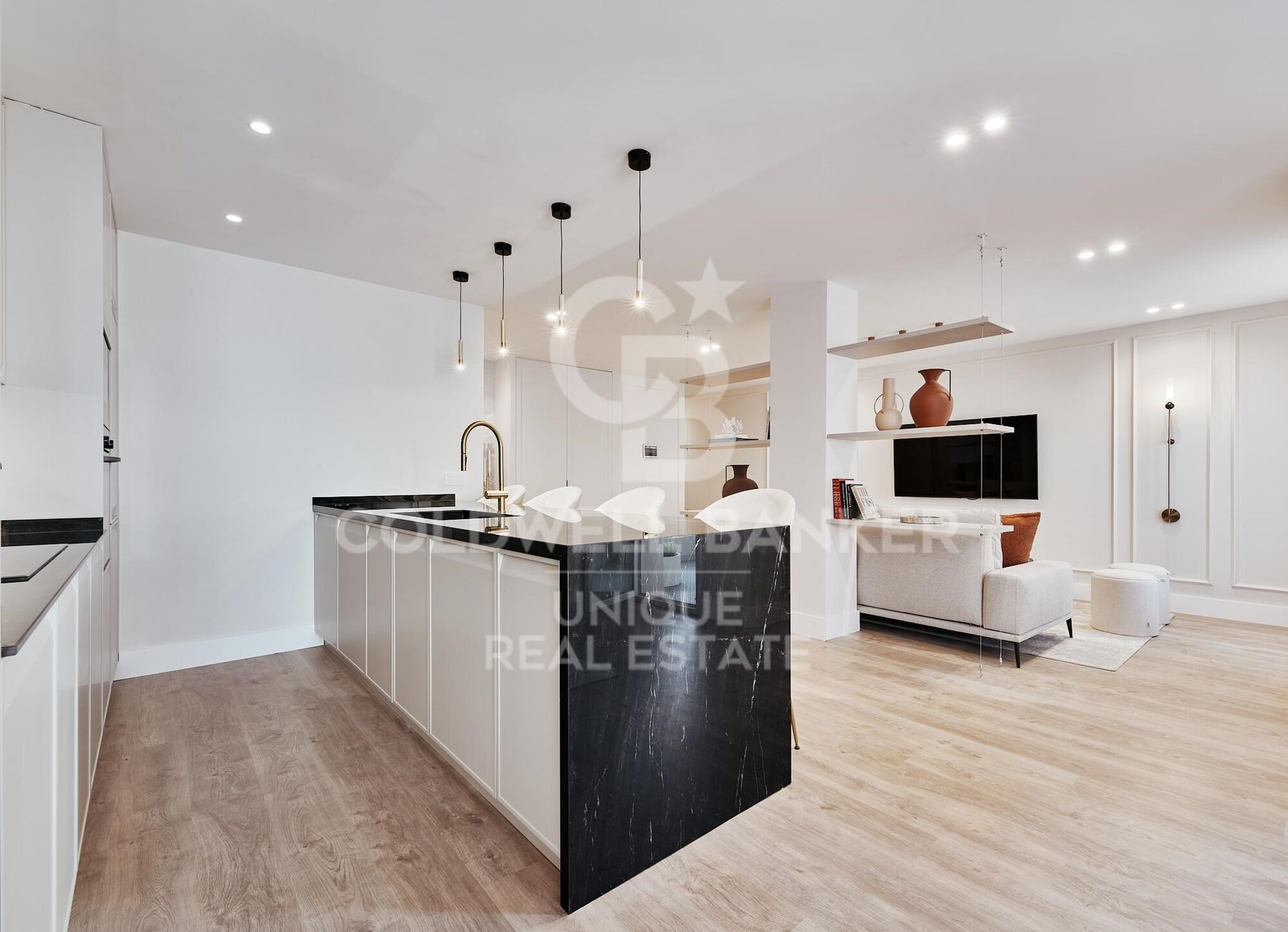 Brand new flat with 3 bedrooms balcony, garage and storage room in Castellana, Madrid