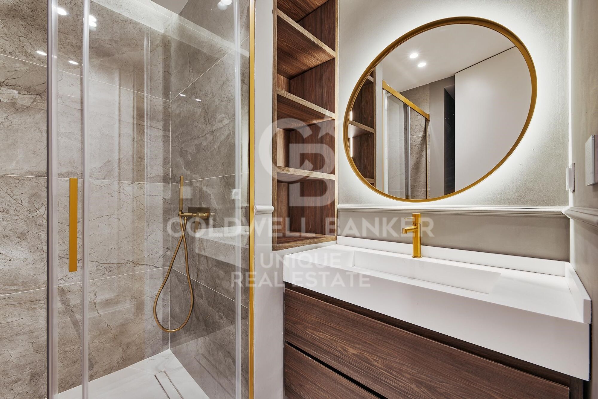 Brand new flat with 3 bedrooms balcony, garage and storage room in Castellana, Madrid