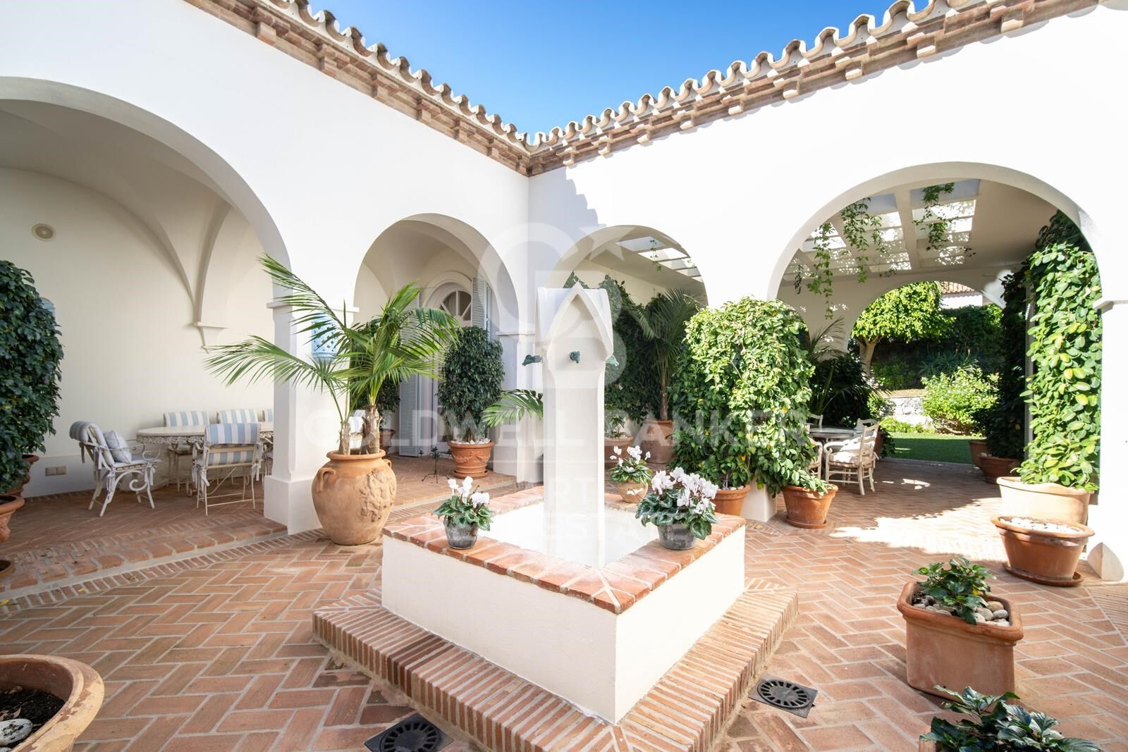 Un sereno oasis de lujo en Altos Reales, Marbella
