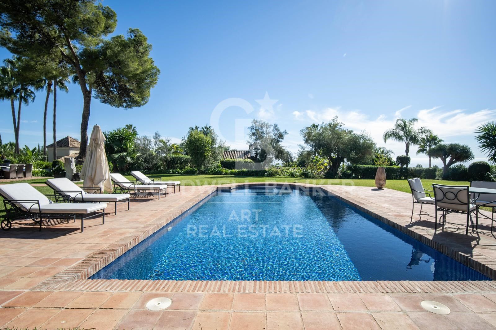 Un sereno oasis de lujo en Altos Reales, Marbella