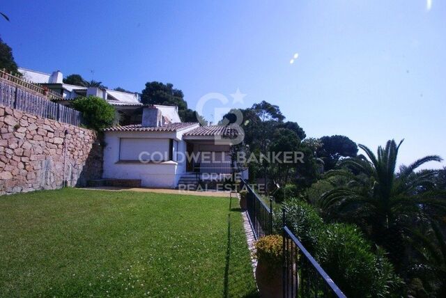 Exclusive villa for sale located in Aigua xelida, Tamariu