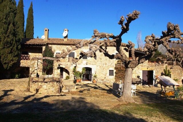 Exclusive masia for sale located near Cruïlles