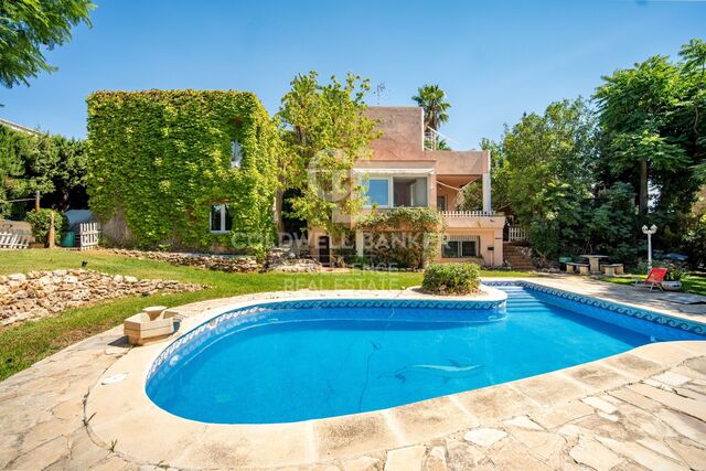 Spectacular villa in Monte Alcedo, Riba-roja de Túria, with pool and 7 rooms